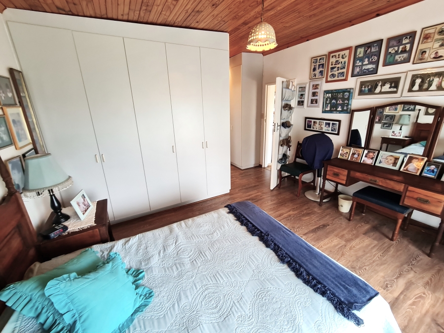 4 Bedroom Property for Sale in Wavecrest Eastern Cape